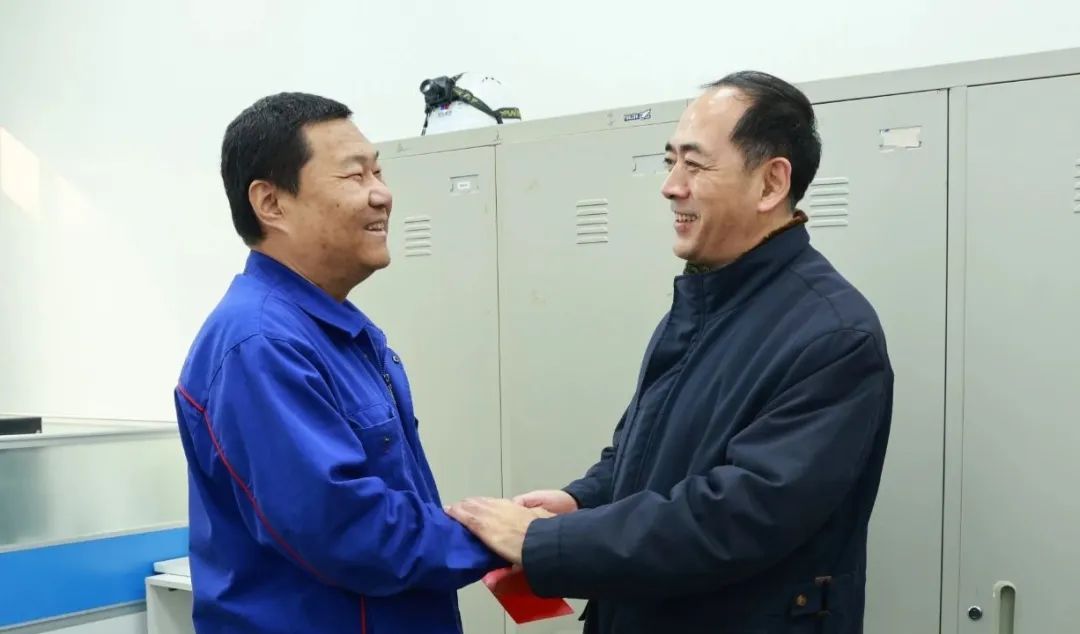 尊龙凯时集团党委春节前夕开展走访慰问活动-尊龙凯时