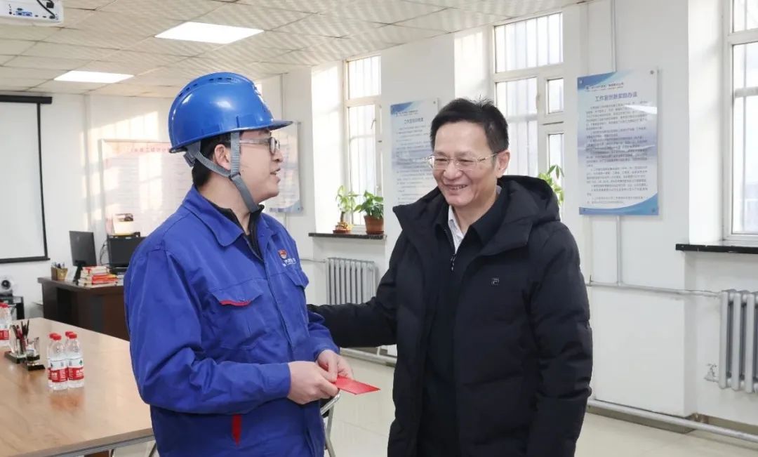 尊龙凯时集团党委春节前夕开展走访慰问活动-尊龙凯时